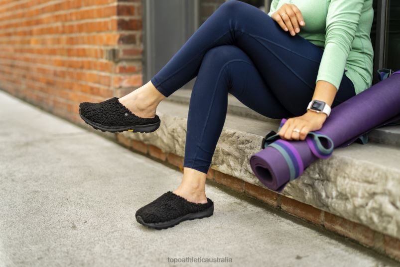 REVIVE Topo Athletic Women 8FZ0V48 Black Footwear
